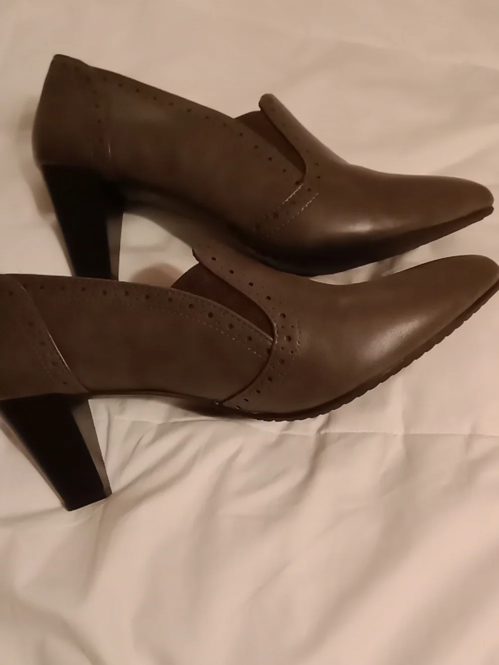 Classic Women's Pointed Toe Grey Brown Rialto Leather Pumps